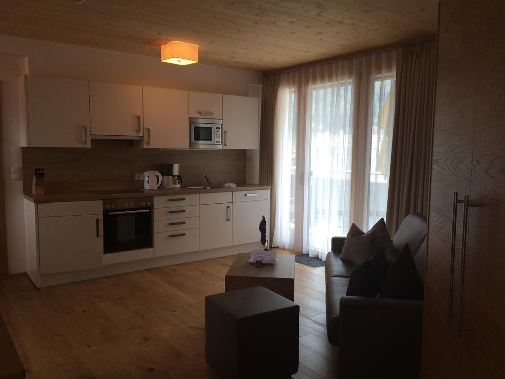 Berglife Appartements Serfaus Ruang foto