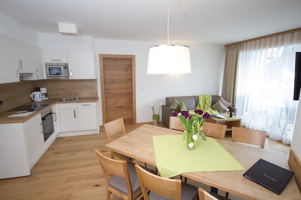 Berglife Appartements Serfaus Ruang foto