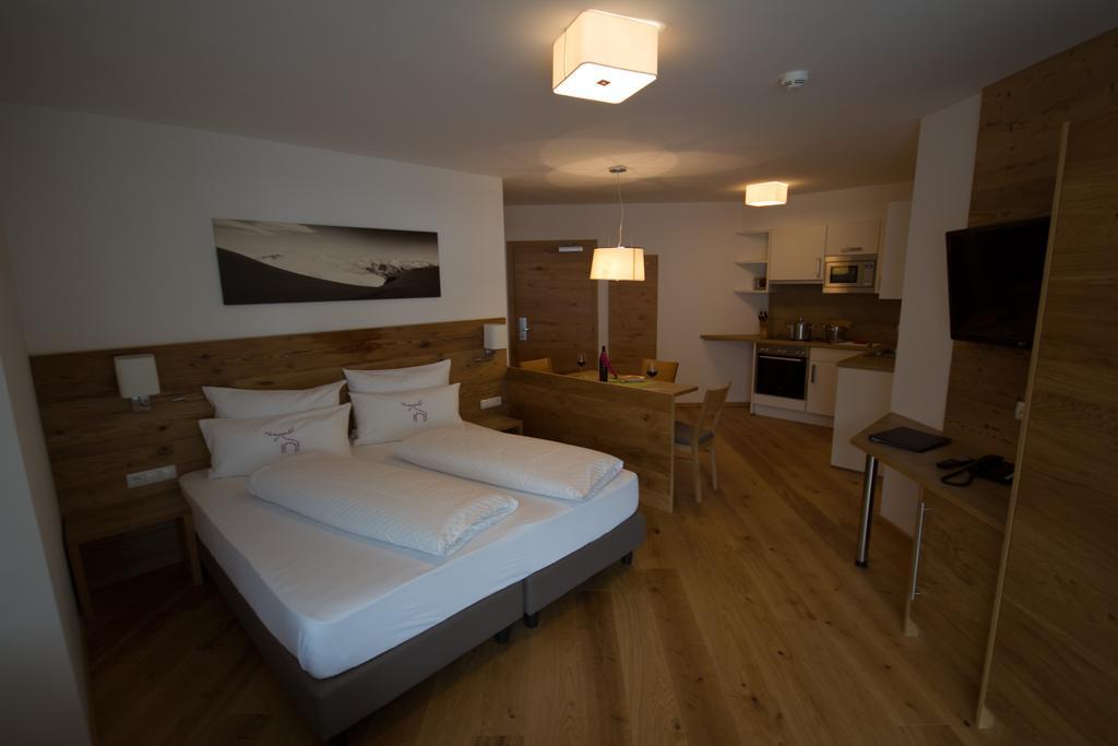 Berglife Appartements Serfaus Ruang foto