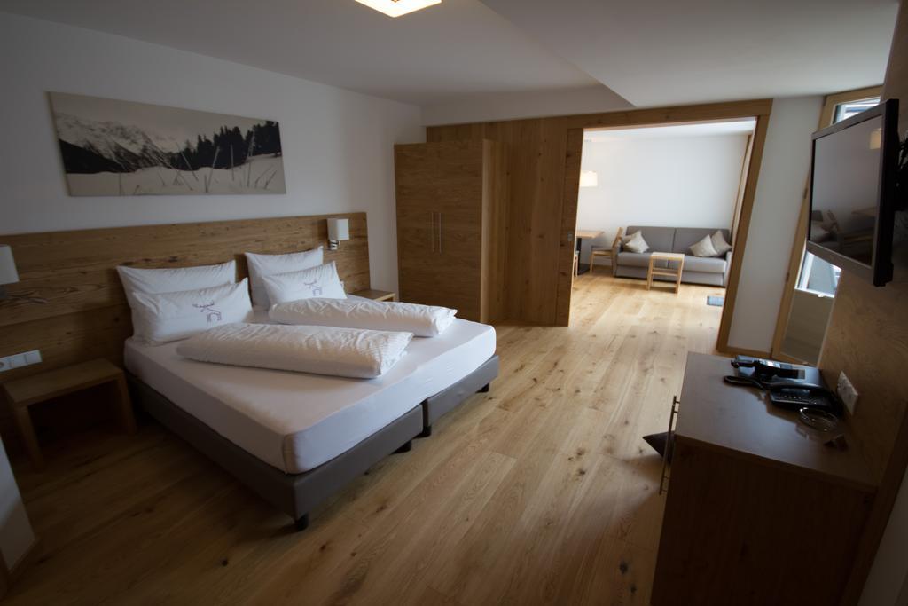 Berglife Appartements Serfaus Ruang foto